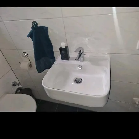 Zentral Gelegene 2-zkb-wohnung Vorstadt Κόμπλεντς