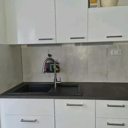 Διαμέρισμα Zentral Gelegene 2-zkb-wohnung Vorstadt