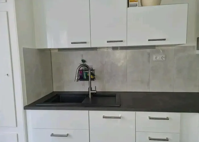 Lejlighed Zentral Gelegene 2-zkb-wohnung Vorstadt